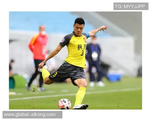 19岁年轻球员海文自信掌控三中卫核心位置展现出色表现